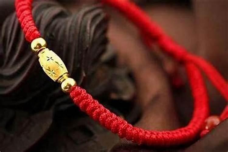 62年属虎女人适合戴什么首饰 晚年女虎戴金项链身体健康？