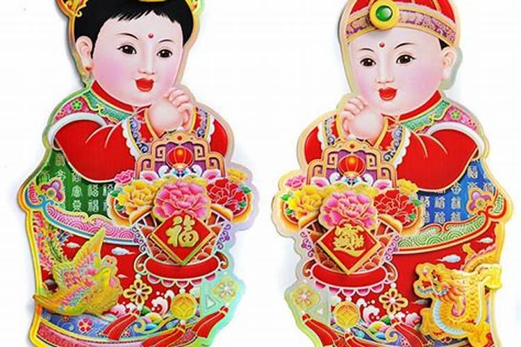 站在财神旁边的两位童子是什么？
