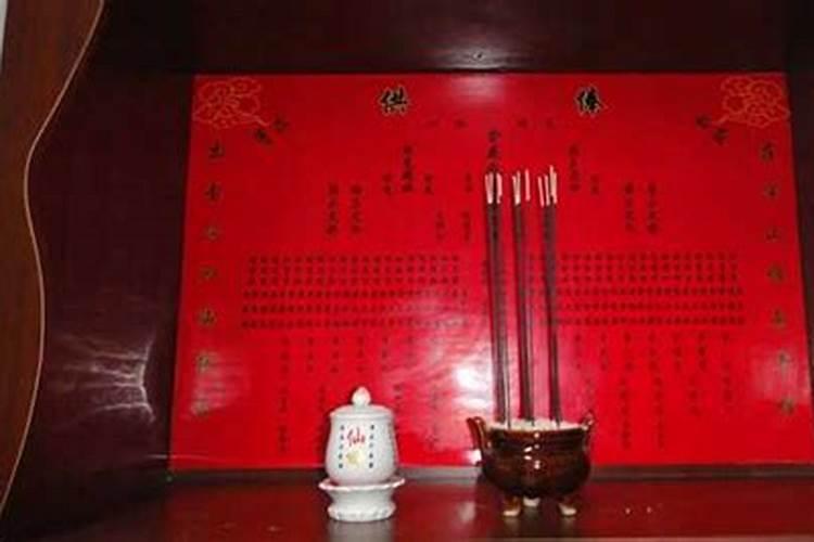 梦见情人站在我床边走来走去看着我？