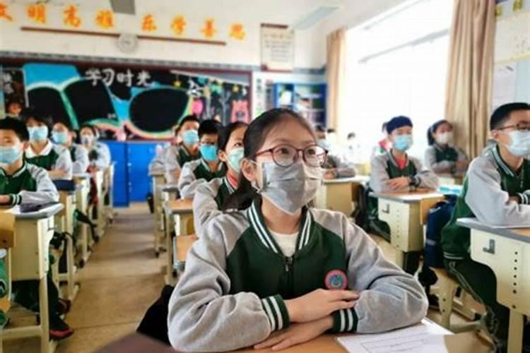 女人梦见黑蛇是什么预兆周公解梦