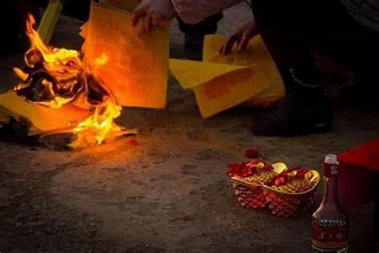 中元节什么时候上坟烧纸 中元节什么时候上坟烧纸合适