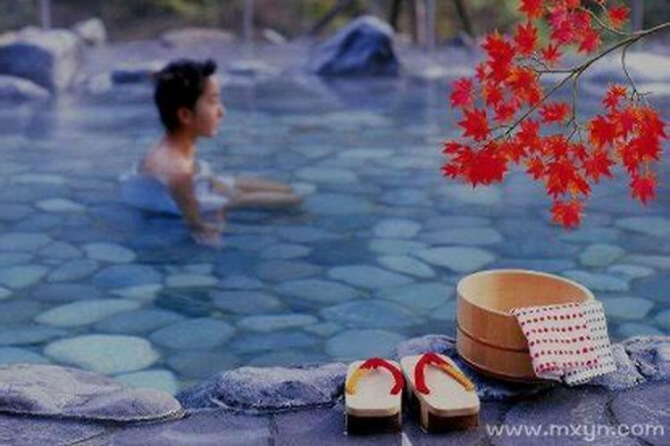 梦见孩子掉水里什么意思？