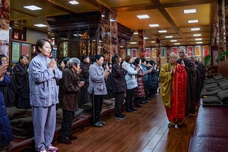 81年农历八月属鸡命运如何 八月出生属鸡人一生荣华富贵？