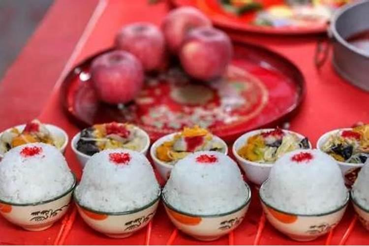 2022清明节上完坟贡品是摆供着还是扔在地上 清明节上坟用的贡品完事后...