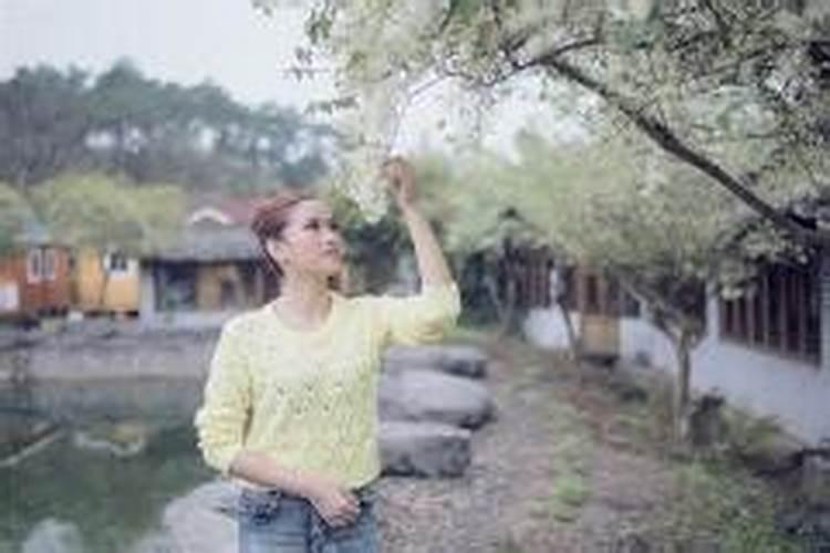 梦见不认识的女人是啥意思
