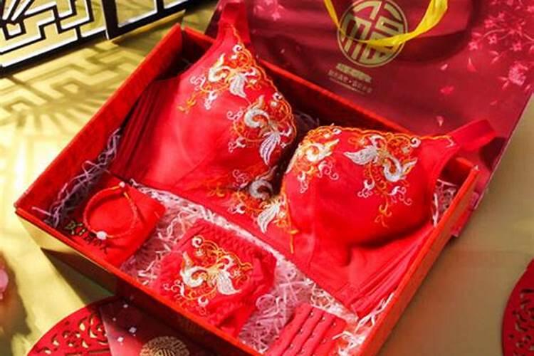 1994年正月初一19时出生的五行属什么？