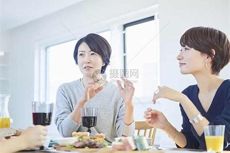 梦见和女朋友朋友一起吃饭的预兆