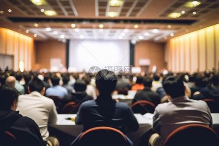 梦见开会人很多是什么意思