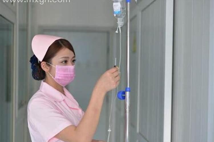 梦见逝去老人输液的预兆