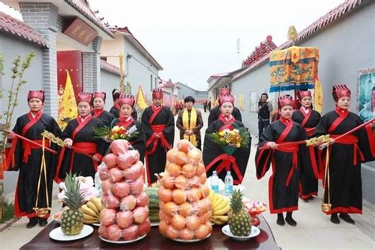 各位大神你们好!我想冬至给祖母立个碑,碑。上怎么写？求助