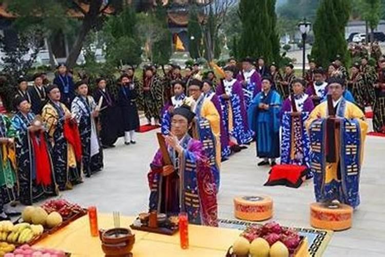 梦到老人摔倒什么预兆