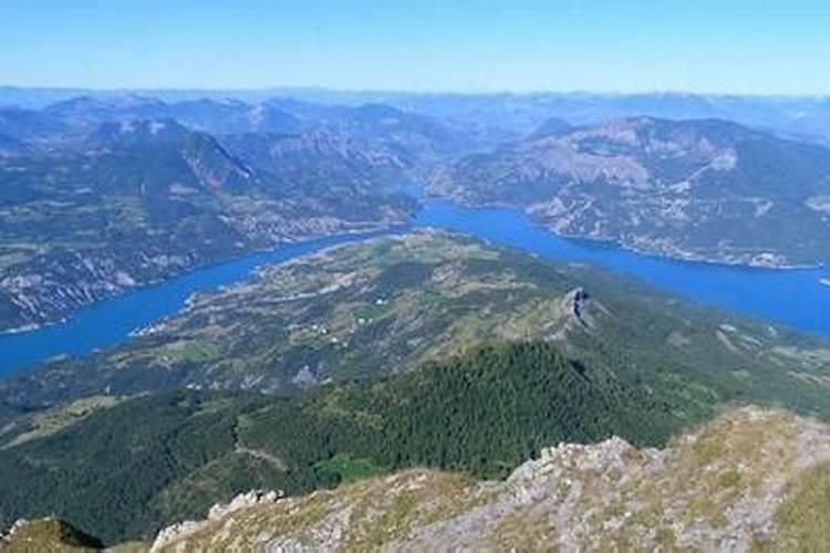 女人梦见大山啥意思