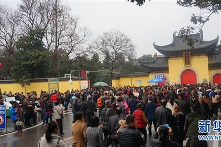 初五接财神,在哪接？是饭桌还是灶台