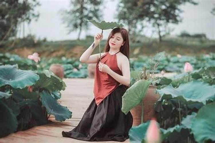 76年十月初十午时人的五行里面缺什么