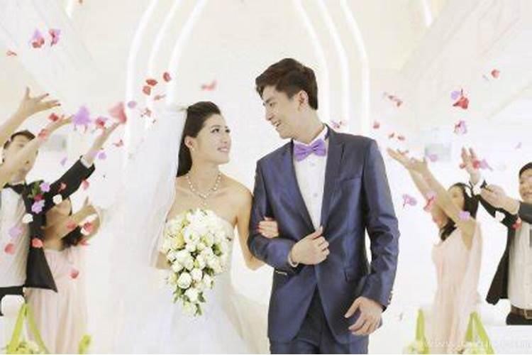 梦见和自己现任男朋友结婚的预兆