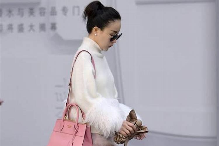 春节拜年为什么不能穿白鞋子？