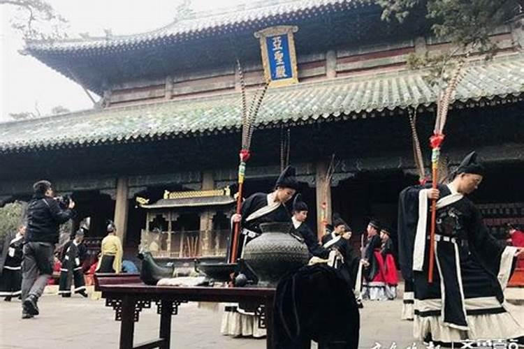 男1993年冬月初三七点15分出生的命运