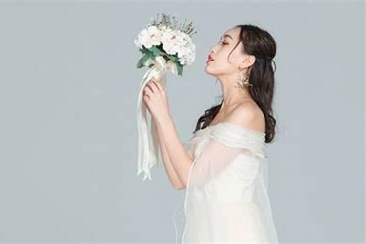 梦见朋友结婚自己是伴娘的预兆