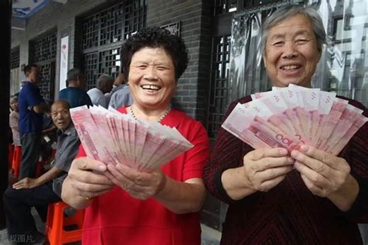 天生的富婆面相特征 天生富贵命的女人面相？