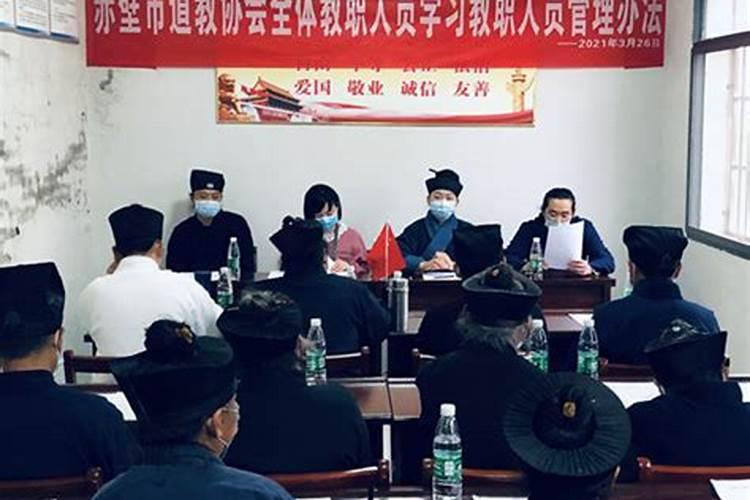 后赤壁赋结尾写孤鹤长鸣和梦会道士两节什么寓意？