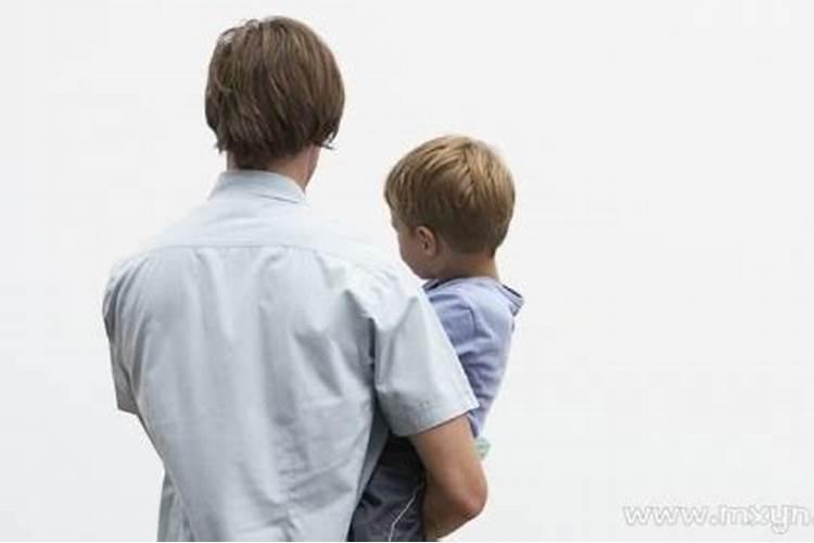 梦见抱着小男孩撒尿的预兆