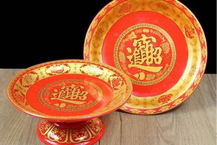 给财神爷上供几个水果才正确呢