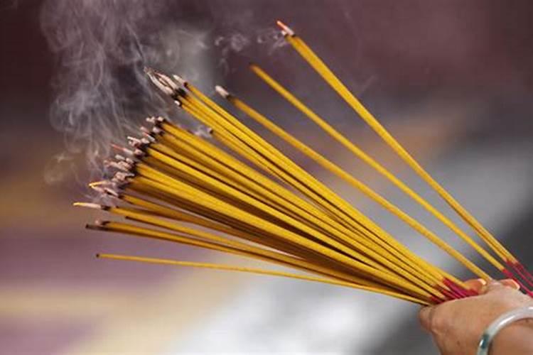 梦见已故的父亲在伤心的哭的预兆