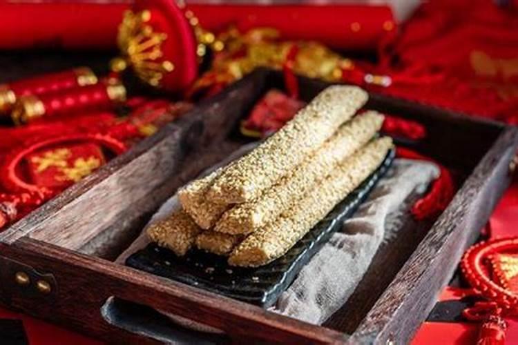 解梦。梦里全是不认识的人,他们全都已经死掉了,但是他们好像并不知道自...