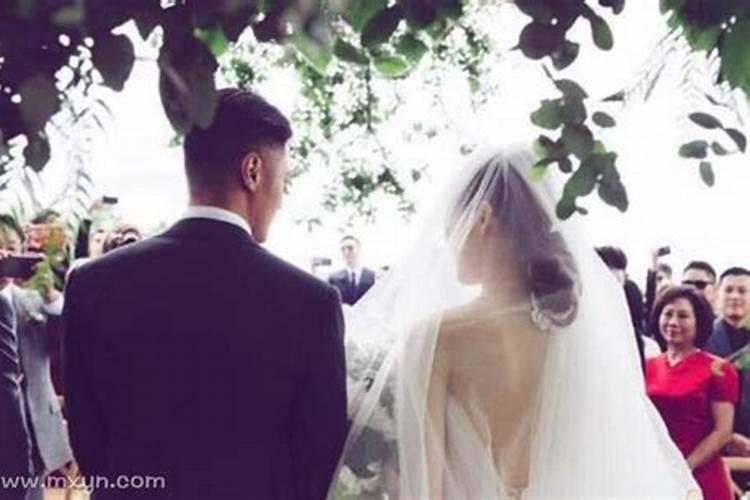梦见跟前妻结婚的预兆