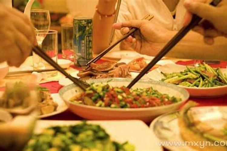 梦见和老板一起吃饭的预兆