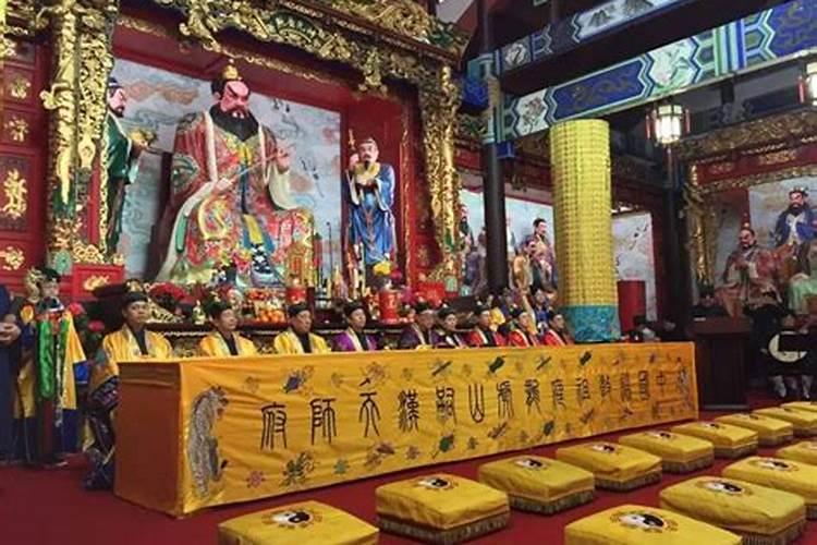 江西龙虎山有什么道教文物古迹,那里的天师府是千年道府,里面有什么文物...