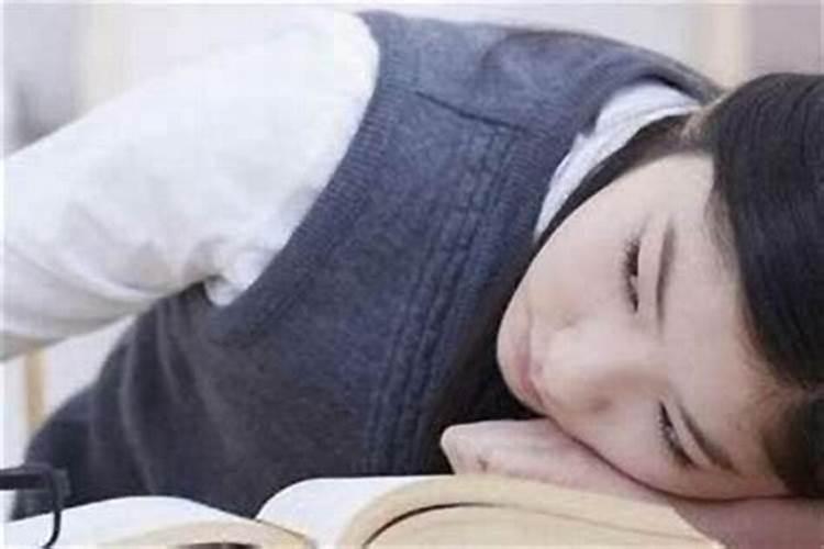 女友抱怨本命年倒霉,发了个朋友圈,我该怎么安慰,回复一句话