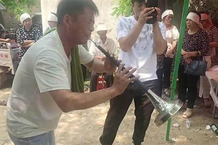 ...梦见我已经去世的爷爷在梦里又去世我哭的稀里哗啦的,说不想让他死...