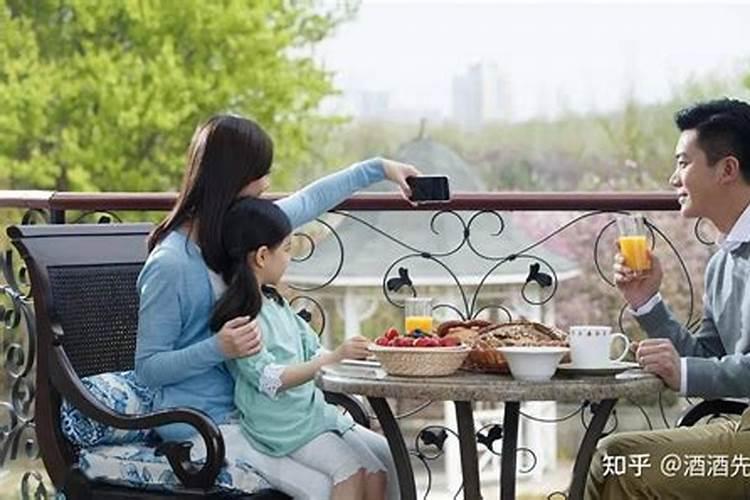 梦见聚会很多人的场面