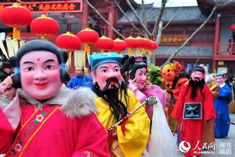 周公解梦:梦见给姐妹拜年,姐姐给我打发巨额现金什么意思？