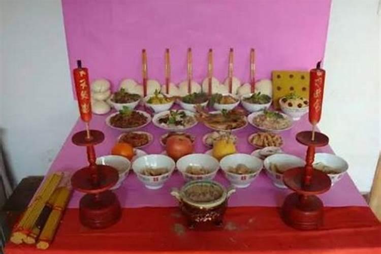我们老家那边每年正月十五有请神算命,就是用六根筷子俩人一人拿三根,对...