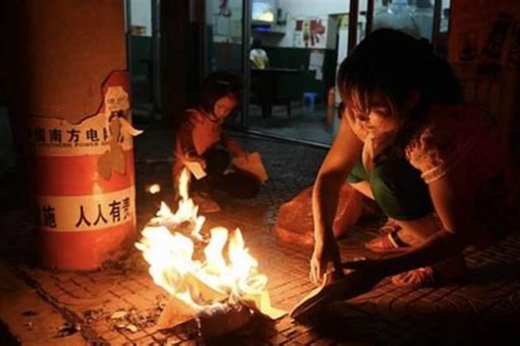 中元节什么时候上坟烧纸 中元节什么时候上坟烧纸合适