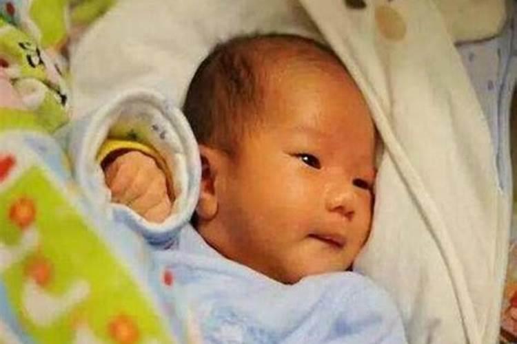 梦见小男孩撒尿是什么意思