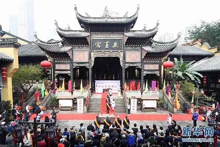 属蛇的人出生在子时好吗,女属蛇子时出生的婚姻好不好