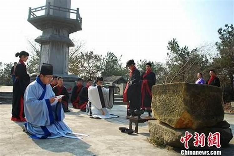属蛇冲太岁佩戴什么 生肖蛇冲太岁可以佩戴什么