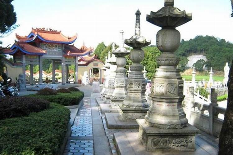 梦见别人开车翻车死了