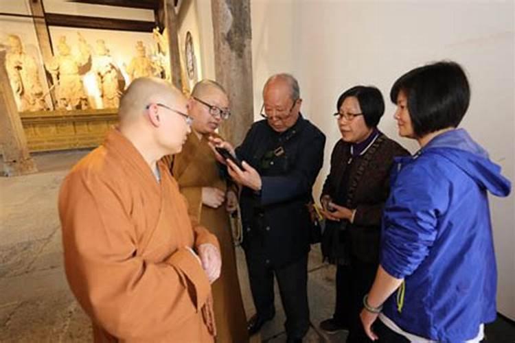 和尚穿的衣服叫什么名字？