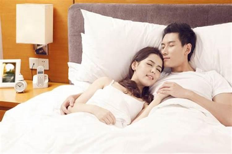 梦见跟自己的老婆睡觉的预兆