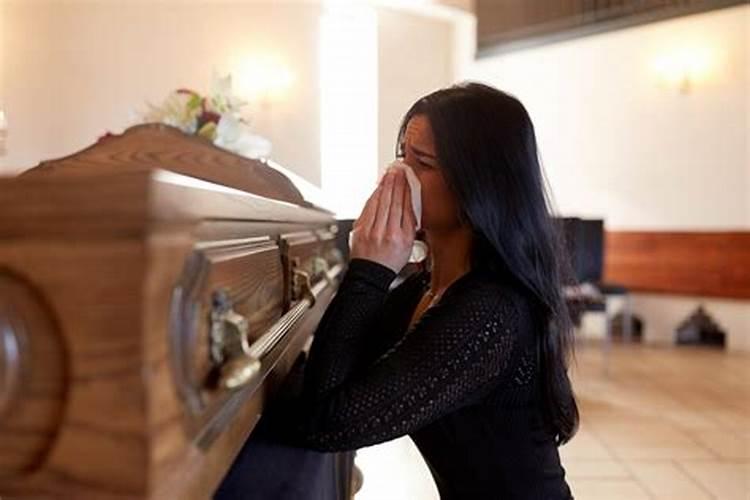 看着自己的亲人死去 我没有哭 算不算不孝