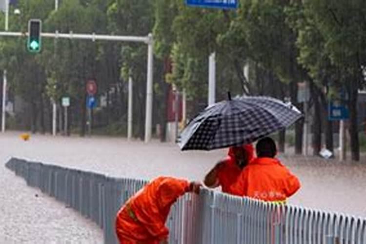 梦见大水挡住了去路是什么意思