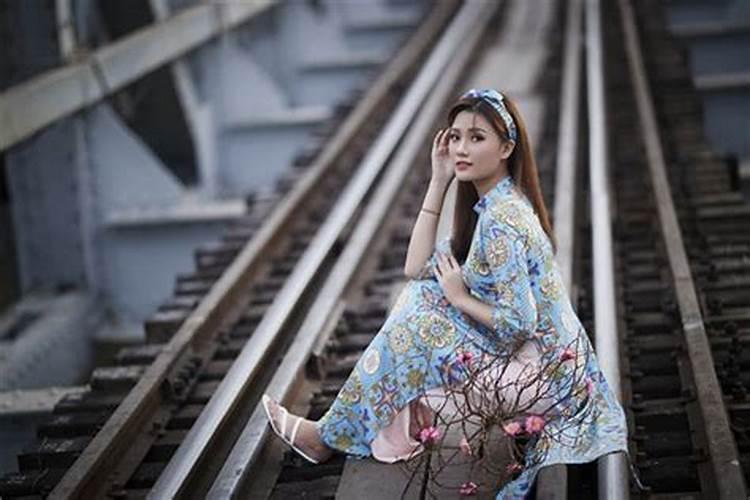 如果突然知道自己老婆以前怀过别人的孩子,打了胎,导致现在在一起怀...