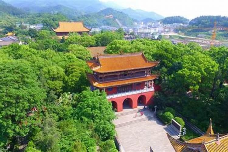 男方拿女方八字命板的时候需要拿钱压住吗