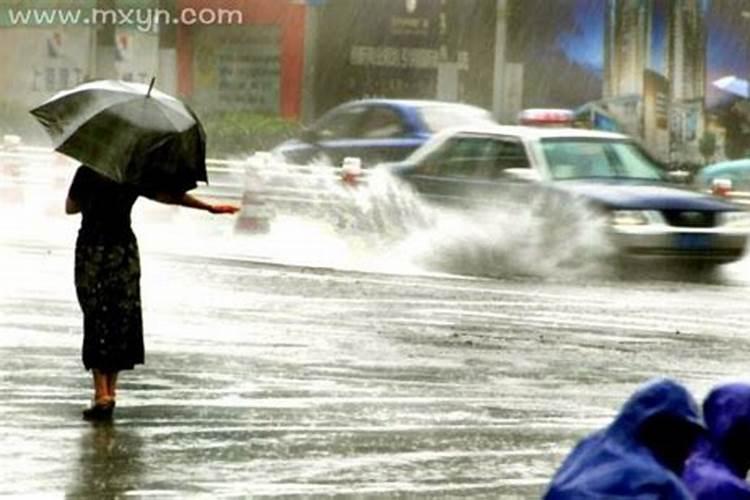 梦见狂风暴雨是什么预兆女性