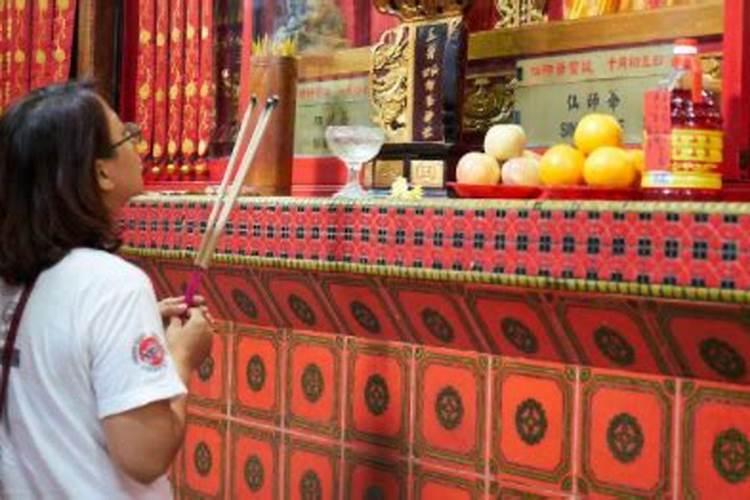祭拜婴灵 给婴灵立神主牌 是要找神婆还是去什么庙里？求具体答案