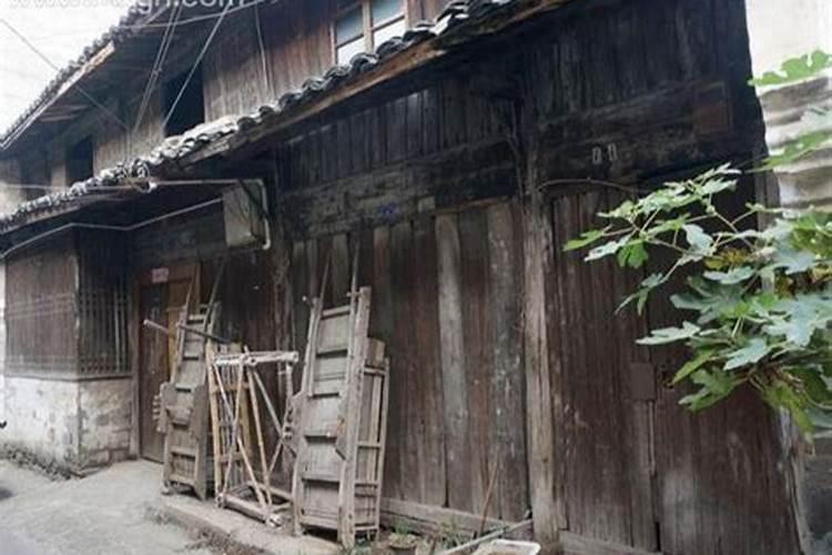 梦见自家破屋漏雨的预兆